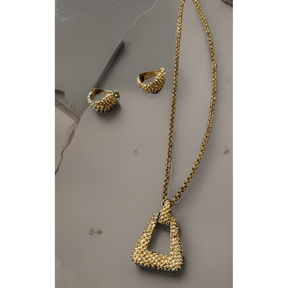 VINTAGE SARAH COVENTRY GOLD TONE BIB NECKLACE, EARRINGS SET